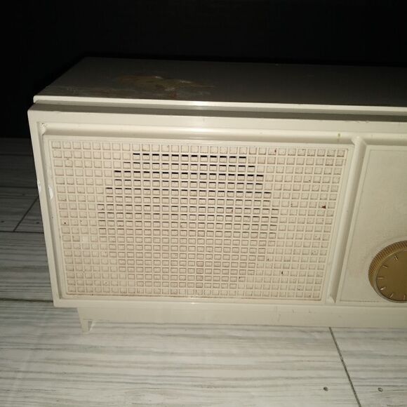 RCA Vintage Solid State Radio RZA 205 Model Broadcast Receiver - Picture 7 of 11